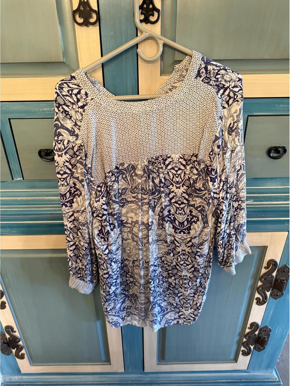 Red Ranch Large Rayon Long Sleeve top